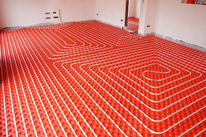 Podlahové kúrenie napojené na tepelné čerpadlo.