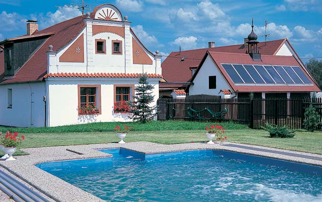 Bazén pre rodinný dom, ohrev vody pomocou slnečných kolektorov